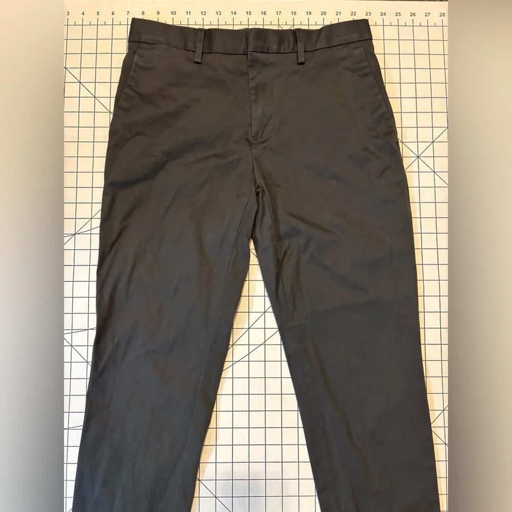 Banana Republic Men’s Size 30/30 Grey Mason Athletic Tapered‎ Fit Chinos